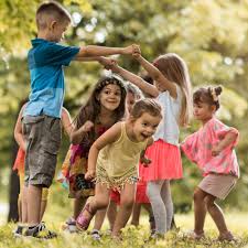 Tradicionales juegos con cuerda para los niños. El Juego De Los Ninos En Familia Y Con Amigos Esta En Crisis