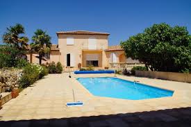 Saint Maximin La Sainte Baume Coup De Coeur Nous Vous Proposons Cette Superbe Villa De 218m2 Loi Carrez T5 En R 1 Une Pis Saint Maximin Villa Immobilier