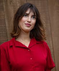Going short doesn't mean limiting your options. Mid Length Hair Is Paris Street Style Trend For Fall