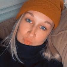 Ciara Farrow's Instagram, Twitter & Facebook