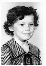 Susan Hollis's Instagram, Twitter & Facebook