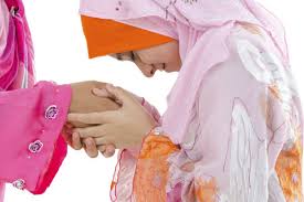 verse c f g c am berlalulah sudah ramadan sebulan berpuasa f g c am tiba syawal kita rayakan dengan rasa gembira f g em am anak muda di rantauan semuanya pulang ke desa f g c ibu dan ayah. Bagi 15 Orang Ini Lebaran Itu Tidak Cuman Bersalaman Dan Ketupat Gimana Buatmu