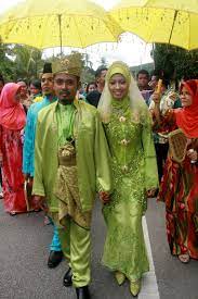 Model baju dibuat mengikuti lekuk tubuh dari mempelai wanita. 35 Terbaik Untuk Baju Warna Hijau Daun Pisang Poppy Rock