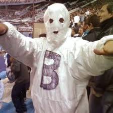 Por eso, el vestuario elegido por todos fue de fantasmas lúgubres que tenían como único objetivo asustar a lusito quien tenía que pesarse. Fantasma De La B Fantasmadelabpy Twitter