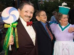 Wizard Of Oz Star Jerry Maren Dies Aged 98 Daily Liberal Dubbo Nsw Search, discover and share your favorite lollipop guild gifs. daily liberal