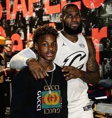 Talking about his height bronny measures 6 feet 2 inches and weighs 176 lb (80 kg). Bronny James Bio Wiki Net Worth Girlfriend Age Height Stats