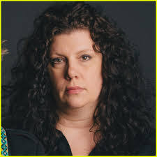 Mimi Parker's Instagram, Twitter & Facebook