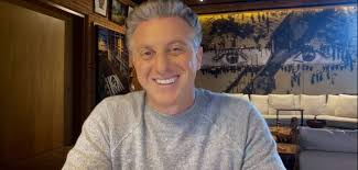 Luciano huck grostein born september 3 1971 is a brazilian tv host celebrity speaker and one of brazils most dynamic investors and entrepreneurs for t. Laj6qmvrlemq6m