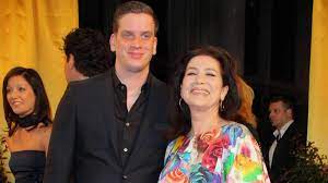 Join facebook to connect with dominik elstner and others you may know. Hannelore Elsner 76 Sohn Dominik Gibt Bewegendes Interview