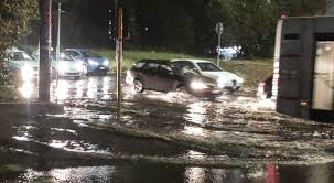 Il primo nelle prossime ore ⛈️ il secondo domani ⛈️ il terzo nel corso di giovedì ⛈️ il quarto venerdì#meteo #maltempo #temporali pic.twitter. Roma Maltempo Rami E Alberi Caduti 100 Interventi Dei Pompieri