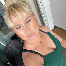 Hi everyone! We'll be in Krakow in a week, and it happens to be our wedding  anniversary while we're there. Could anyone recommend a restaurant with  charm and great food where we