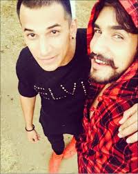 Bigg Boss 9 housemates Prince, Kishwer, Rishabh party with Salman Khan at  his farmhouse