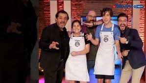 Masterchef ile gündeme gelen somer sivrioğlu'nun eşinden boşanacağı iddia edildi. Somer Sef Evli Mi Cocuklari Var Mi Iste Masterchef Yarismasinin Unlu Sefi Somer Sivrioglu Nun Cocuklari Videosunu Izle Takvim Tv