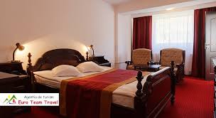 Hotelul a fost renovat recent si in complex din 2015 functioneaza un modern aquapark cu piscine cu ape termale atat. Hotel Oltul Calimanesti Caciulata Tratament Calimanesti Caciulata