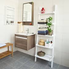 Namun, terkadang orang lebih memilih desain kamar mandi sederhana dengan kesan mewah dan elegan pada kamar mandi bisa kamu wujudkan dengan mengaplikasikan segala sesuatu bernuansa hitam. Kamu Wajib Punya 7 Perlengkapan Kamar Mandi Minimalis Ini