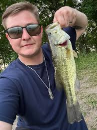 What are good fishing spots around Wheeling?
