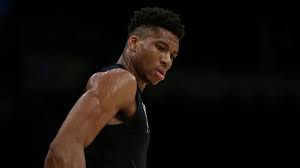 Waiting would give antetokounmpo maximum leverage over milwaukee over the next 12 months. Knieblessur Mvp Antetokounmpo Fallt Aus Kicker