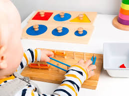 El juego libre y simbolico es el centro de la educacion del nino sobre todo hasta los 7 anos. En Que Consiste El Metodo Montessori Mi Bebe Y Yo