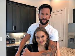 Sogar von einer trennung von ehemann michael ist die rede. Freundin Von Michael Wendler Bittere Tranen Weil Sie Im Flugzeug Nicht Neben Ihm Sass