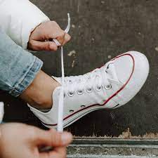 One tablespoon baking soda and two tablespoons white vinegar (not red). How To Clean White Converse Shoes Best Ways To Clean Chuck Taylors