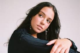 Premiere: Nashville's Kelsey Abbott Finds Release in Impassioned Alt-Rock  Anthem "Distractions"