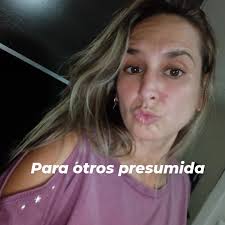 No dejes que la influencia de lo que piensan los demás altere tu esencia.  La gente siempre tendrá algo que decir, siempre habrá opiniones, juicios y  expectativas… Pero ninguna de esas voces