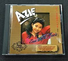Sebuah lagu dendangan azie yang cukup meruntun jiwa. Pelamin Angan Ku Musnah Azie Zone Lirik Mania