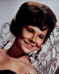 Mae Hendrix's Instagram, Twitter & Facebook