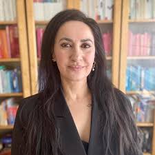 Ayşe Yiğit, sénatrice flamande du Limbourg, se présente pour le PTB dans le  Hainaut aux élections fédérales