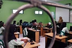 Dalam artikel ini akan dibagikan contoh yel yel mos untuk kelas dan kelompok yang lucu, kreatif, keren, dan semangat bagi pelajar smp atau sma yang sedang mos. Viral Aksi Kocak Anak Anak Yel Yel Hayang Sakola