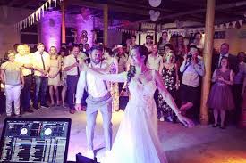 Bilder und bewertungen helfen dir dabei. Ihr Premium Hochzeits Dj Service Wien No Stmk Dj Hochzeit