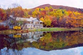 Peaks Of Otter Lodge Blue Ridge Parkway Va Virginia Travel Fall Foliage Virginia Perfect Vacation Spots