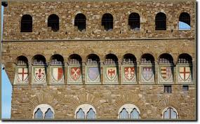Il côtoie la loggia dei lanzi et les offices. Gli Stemmi Sulla Facciata Di Palazzo Vecchio Curiosita Su Firenze