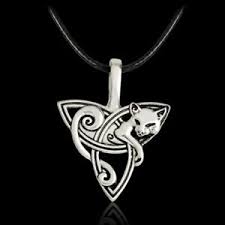 Freya ( named after the norse goddess of love) was released quite a few months ago, but i only managed to taste it the other … Anhanger Katze Freya Ornamente Triskele Wikinger Runen Odin Thor Asatru Silber Ebay
