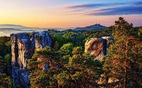 Tjeckien misstänker rysk inblandning i explosion i ammunitionslager. Hamta Bilder Tjeckien 4k Vacker Natur Solnedgang Klippor Berg Sommar Europa Naturreservat Tjeckisk Natur Fri Bilder Gratis Skrivbordsunderlagg