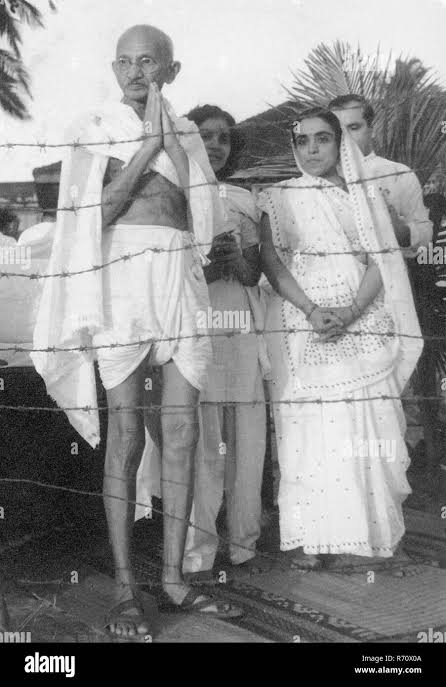Mahatma Gandhi with Sumati Morarjee at Juhu Beach, Bombay, Mumbai, Maharashtra, India, Asia, May 1944 Stock Photo - Alamy