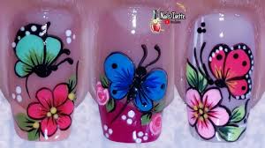 Para complementar sus uñas decoradas, puede agregar una rosa o incluso hacer puntos de colores claros. 3 Decoraciones De Unas Con Mariposas Y Flores Disenos De Unas Flores Y Mariposas Unas Paso Disenos De Unas Flores Unas Con Mariposas Tutorial De Unas Decoradas
