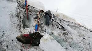 El deshielo de un glaciar en los Alpes deja al descubierto a un  excursionista desaparecido hace