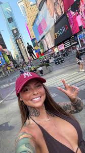 Last time i checked i wasnt born to please anyone ✌🏻and btw this fucking  picture is on a porn site 😂😂😂👏🏻 wow peoples are crazy and so random