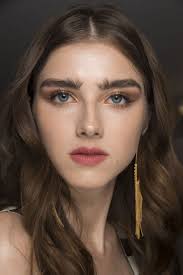 The Spring 2019 Makeup Looks You Re About To See All Over Instagram Makeup Looks Summer Beauty Trends Beauty Trends