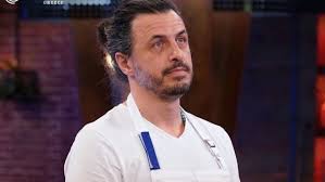 Μαργαρίτα νικολαΐδη και διονύσης σαρακίνης διασταυρώνουν απόψε για τελευταία φορά τα μαγειρικά τους ξίφη και θα δώσουν στην κουζίνα τον καλύτερό τους εαυτό για να πείσουν τους κριτές. Eidhseis Me 8ema Margarita Nikolaidh Yupiii Gr