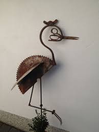 Meterhohe skulpturen aus autoschrott machten ihn berühmt: Schrottkunst Kunst Aus Metall Eisen Kunst Schrottplatzkunst