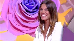 Puntata scoppiettante quella di oggi di detto fatto. Maria De Filippi Trionfo Totale Caterina Balivo Disastro Ascolti Mediaset Demolisce La Rai Libero Quotidiano