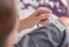 من الممكن أن يُظهر تحليل الحمل المنزلي نتيجة موجبة إن خضعتِ له قبل موعد دورتك الشهرية، كدليل اى انتهاء حملٍ كيمائي ينتج عن انغراس البويضة الملقّحة خارج تجويف الرحم. ÙƒÙŠÙÙŠØ© ØªØ£ÙƒÙŠØ¯ Ø§Ù„Ø­Ù…Ù„ ÙÙŠ Ø§Ù„Ù…Ù†Ø²Ù„ Ø§Ø®ØªØ¨Ø§Ø±Ø§Øª Ø§Ù„Ø­Ù…Ù„ Ù…Ù†Ø²Ù„ÙŠØ© Ø§Ù„ØµÙ†Ø¹ ÙˆØ§Ù„Ø·Ø±Ù‚ Ø§Ù„Ø·Ø¨ÙŠØ¹ÙŠØ© Ù„ØªØ£ÙƒÙŠØ¯Ù‡