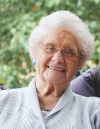 Elaine Nave's Instagram, Twitter & Facebook