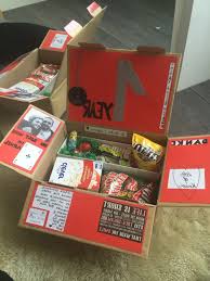 Was Kann Ich Meinem Freund Zum Valentienstag Schenken Valentinstagsgeschenk Uberraschungsgeschenke Fur Freund Geschenke Geschenkideen Gute Geschenke