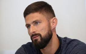 Olivier Giroud phục vụ cho Chúa!