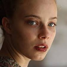 Elisabeth May (played by Saskia Rosendahl) outfits