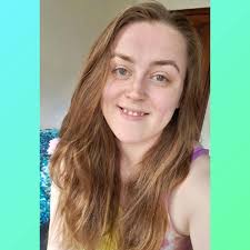 How to get multiple sims to talk in Sims 4?