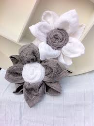 Epingle Par Claudy Weidmann Sur Faire Un Cadeau Tutoriel De Fleurs En Tissu Pliage Serviette De Bain Et Gateaux De Serviette